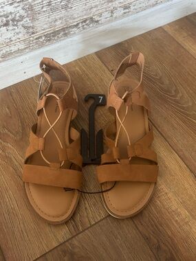 Women's Tan Strappy Flat Sandals - Classic Summer Style